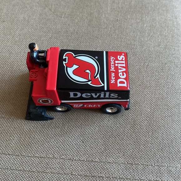 Bundle of (2) NJ Devils die cast Zambonis 🏒 - Picture 5 of 5